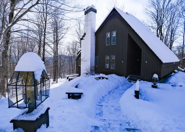 $850,000 | 133 Snowy Owl Lane, Plymouth, VT 05056