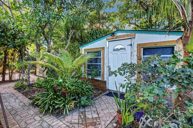 $484,900 | 2400 Desoto Drive, Miramar, FL 33023