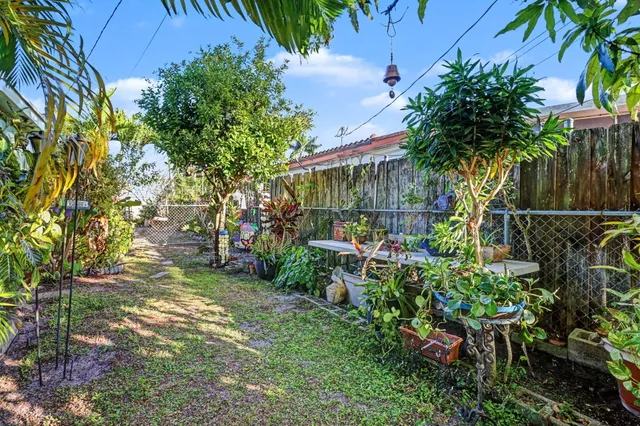 $484,900 | 2400 Desoto Drive, Miramar, FL 33023