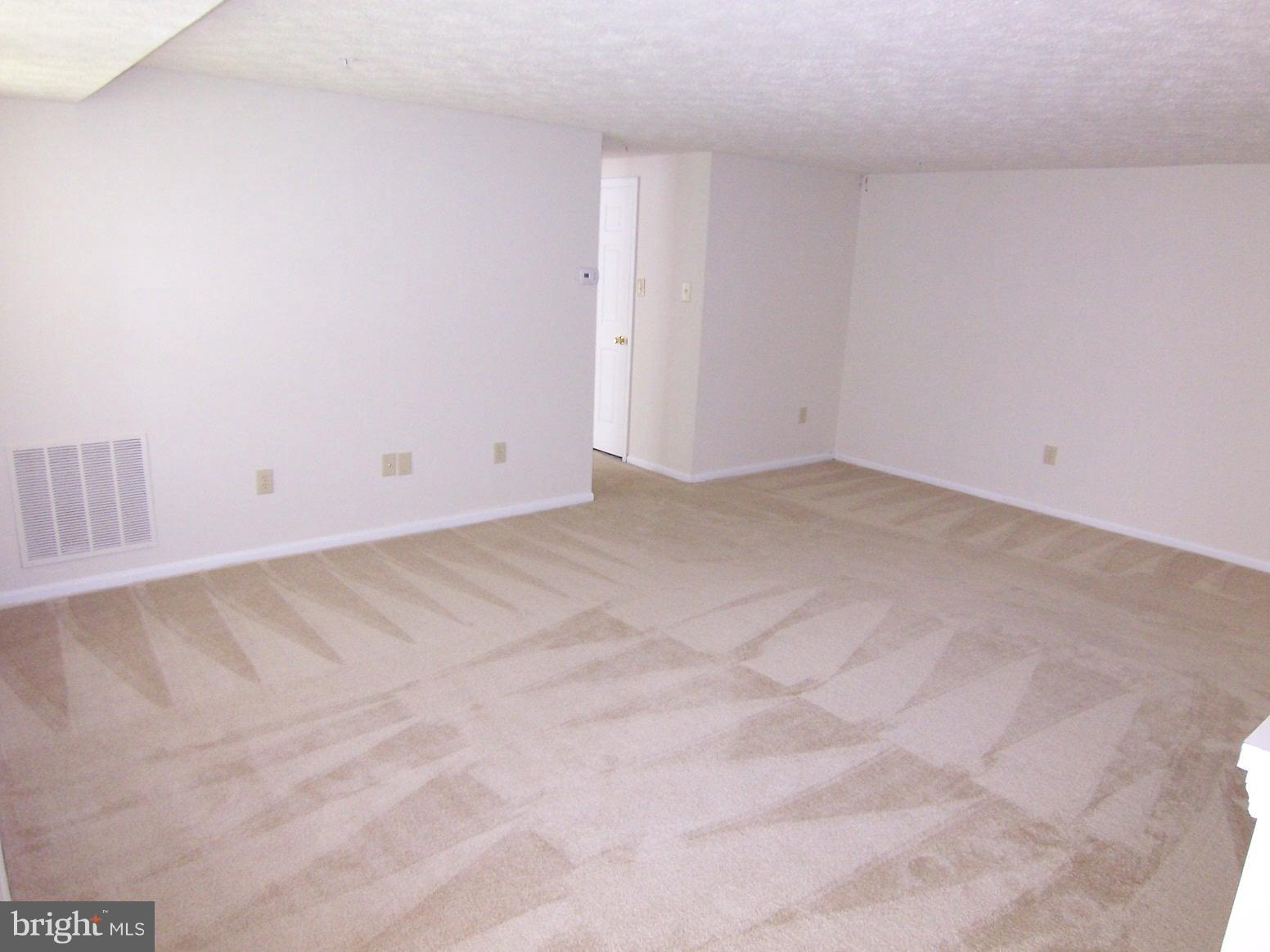 902 Swallow Crest Court, Unit 902 Edgewood, MD 21040 - Photo 3 of 15 Living Room