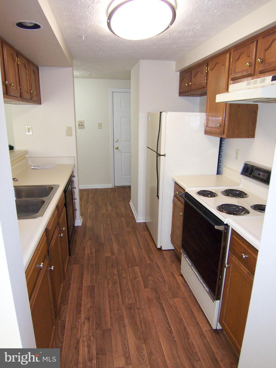 902 Swallow Crest Court, Unit 902 Edgewood, MD 21040 - Photo 7 of 15 Kitchen