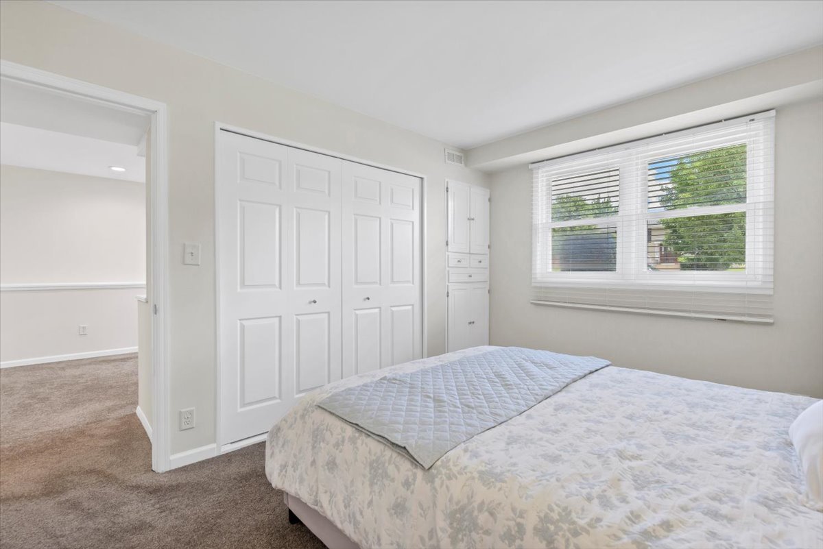 1820 Claremont Road Hoffman Estates, IL 60169 - Photo 26 of 33