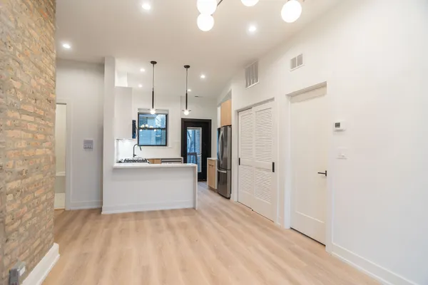 $2,795 | 3251 West Belden Avenue, Unit 1W, Chicago, IL 60647