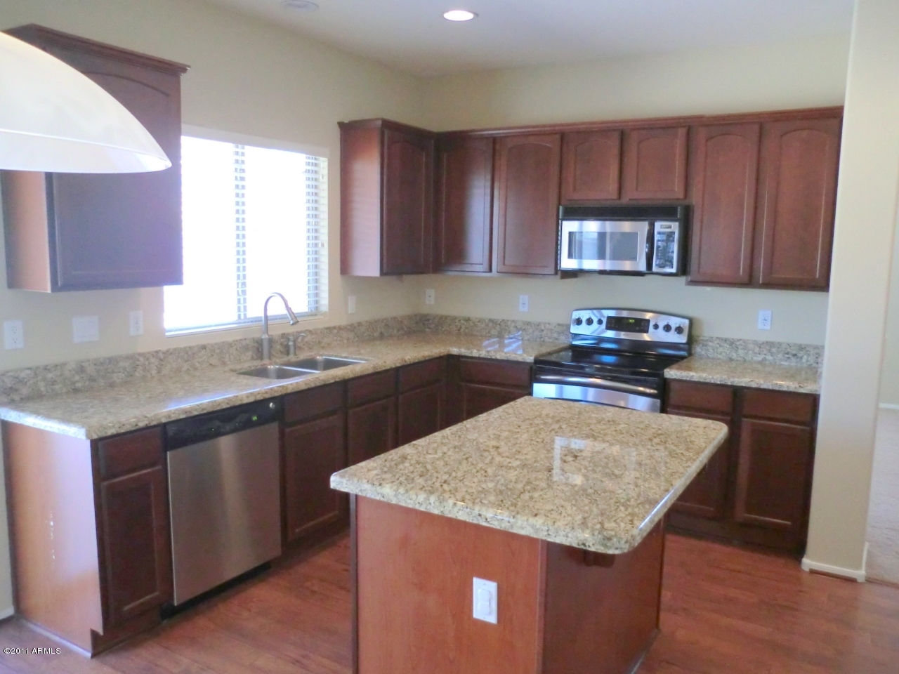 9800 Barley Road Florence, AZ 85132 - Photo 3 of 37 UPGRADED KITCHEN CABINETS