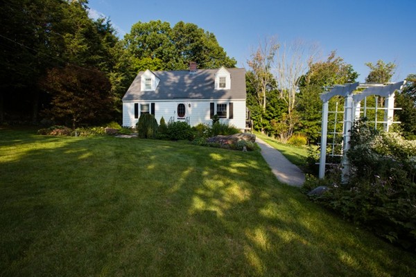 12 Carter Road Worcester, MA 01609 - Photo 2 of 30 Gallery Image 2