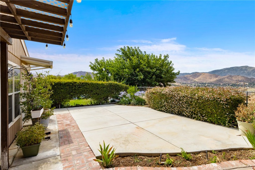 33105 Santiago Road, Unit 149 Acton, CA 93510 - Photo 7 of 28 a view of a backyard