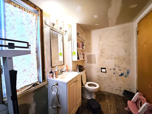 $100,000 | 218 South Cherry Street, Flushing, MI 48433