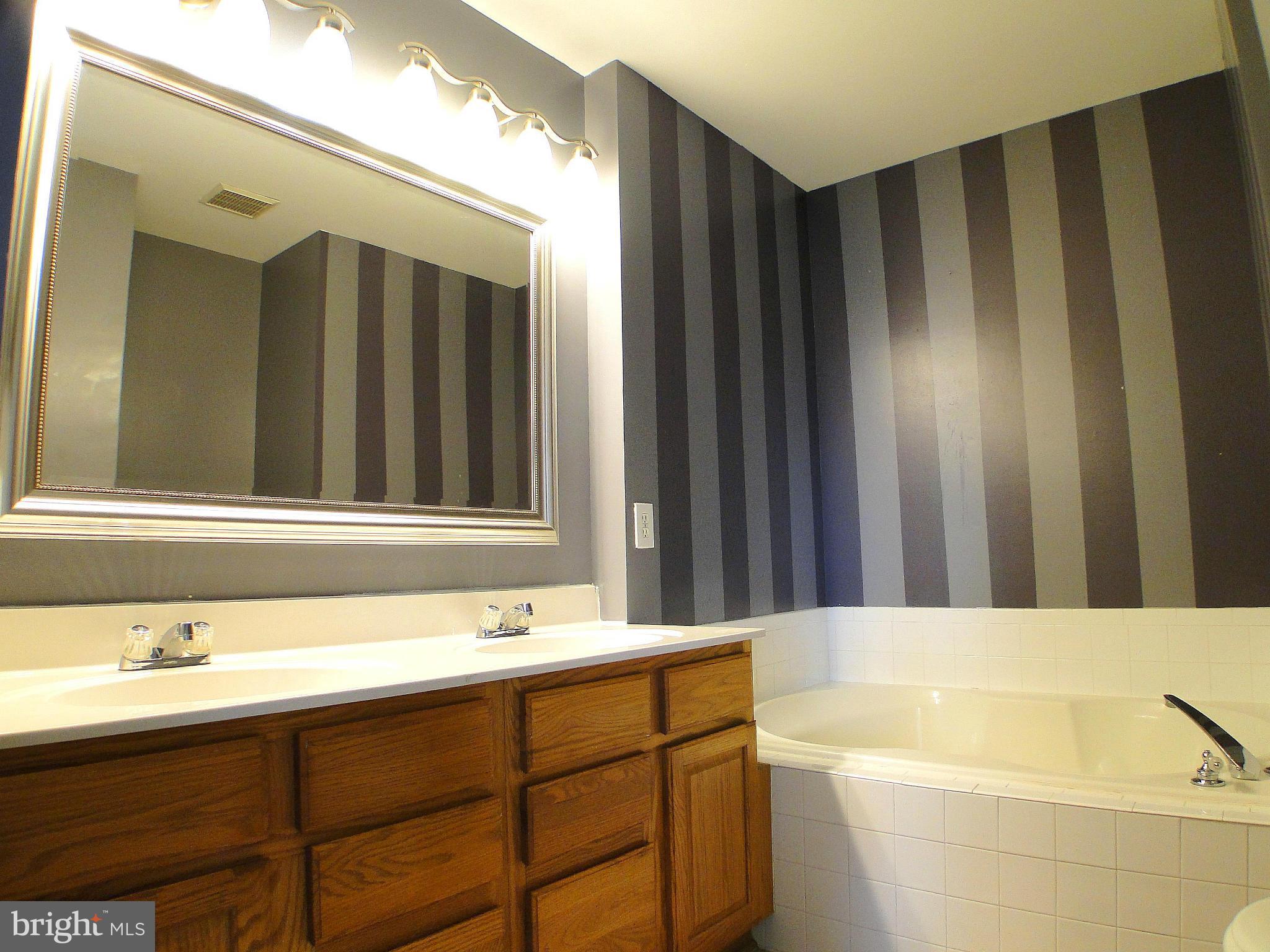 4200 Maple Path Circle, Unit 34 Baltimore, MD 21236 - Photo 27 of 30 Soaking Tub