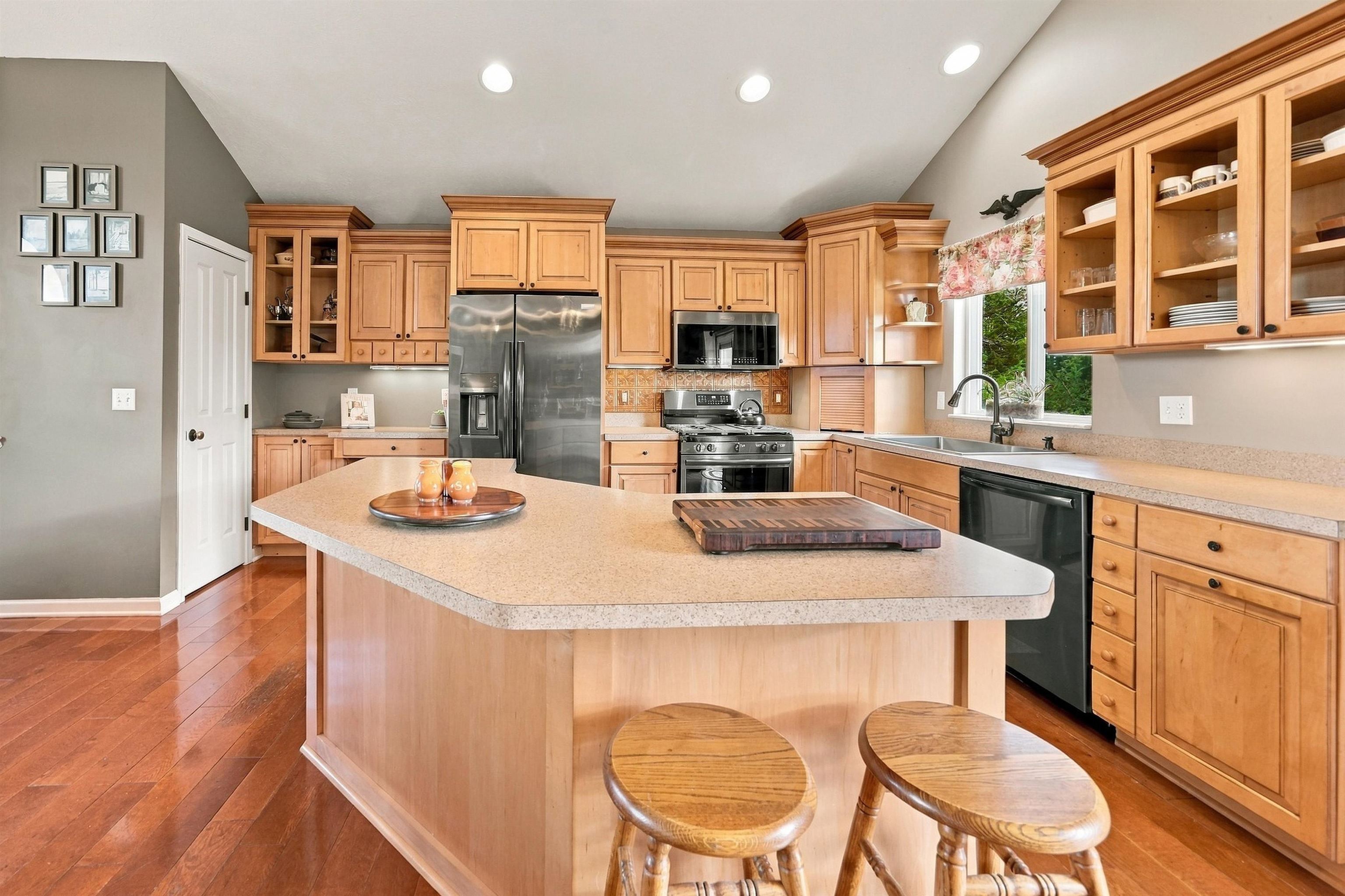 577 Strohm Road Traverse City, MI 49696 - Photo 5 of 33 1951382-330b4a3b-3574-4136-b7a0-73181d8dff36.JPG