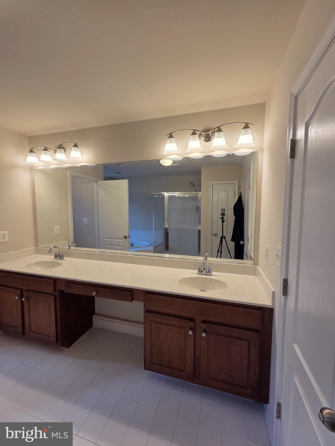 5394 MacDonald Road Woodbridge, VA 22193 - Photo 38 of 70 Spacious dual-sink bathroom oasis.