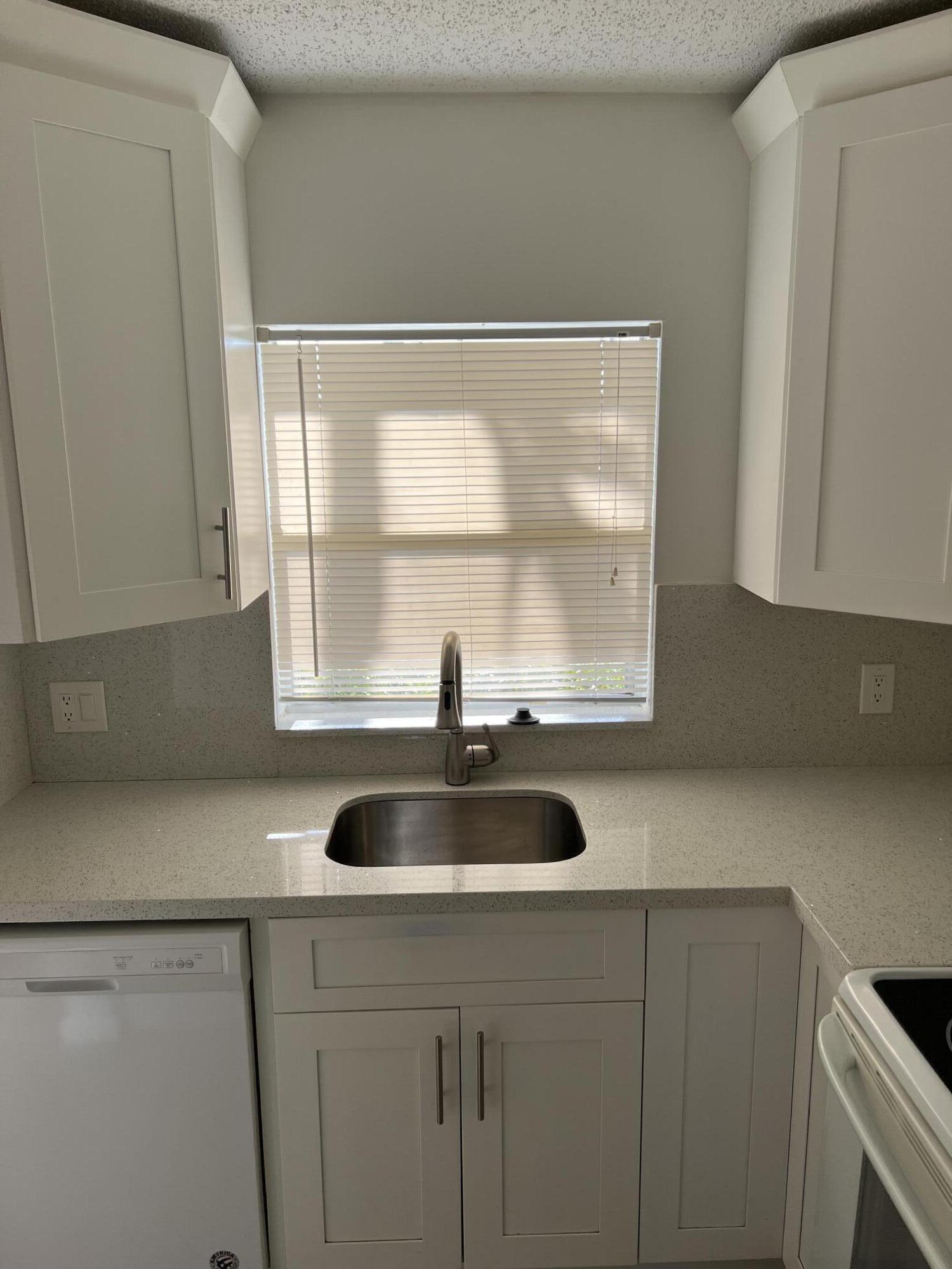 9949 Sandalfoot Boulevard, Unit 514 Boca Raton, FL 33428 - Photo 6 of 18 m0SmF985QdWEW7zClwzspQ