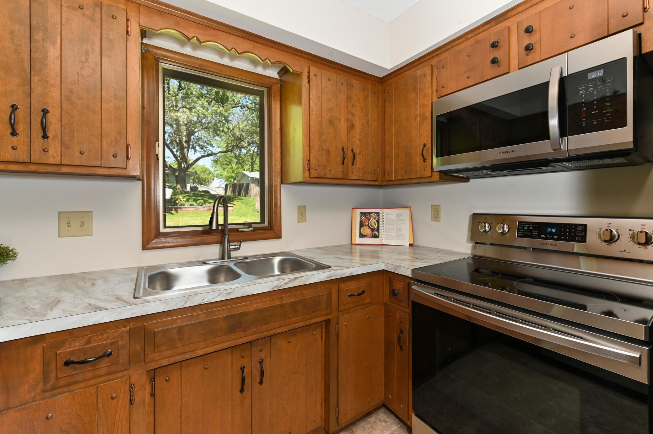 10032 Oxborough Road Bloomington, MN 55437 - Photo 13 of 39 Gallery Image 13