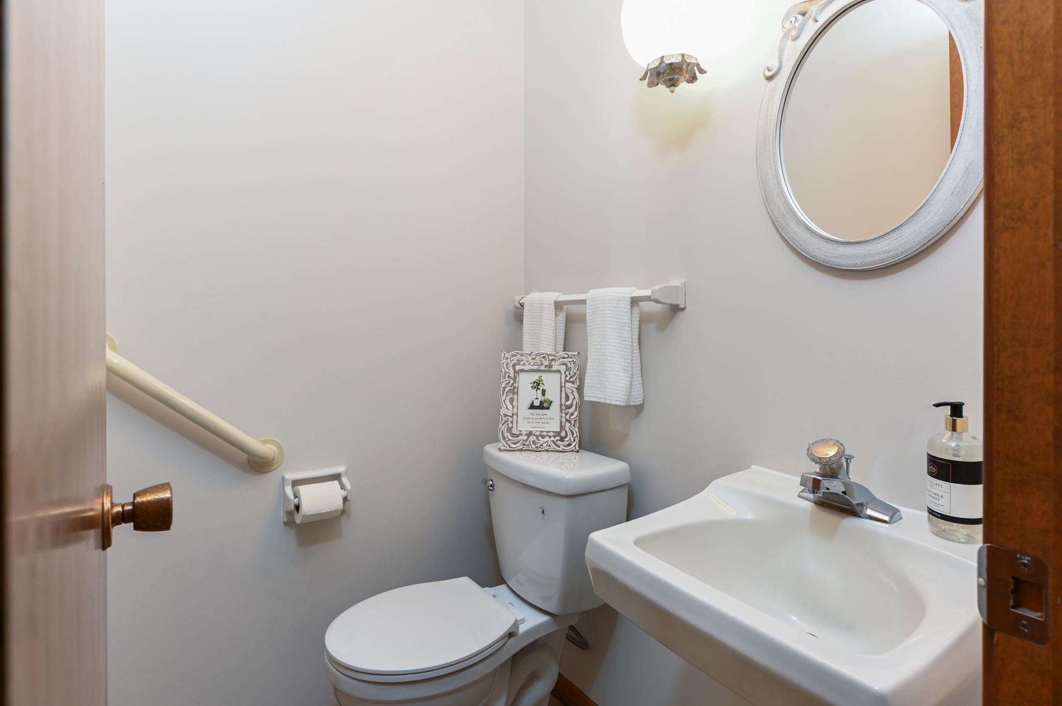 10032 Oxborough Road Bloomington, MN 55437 - Photo 17 of 39 Gallery Image 17