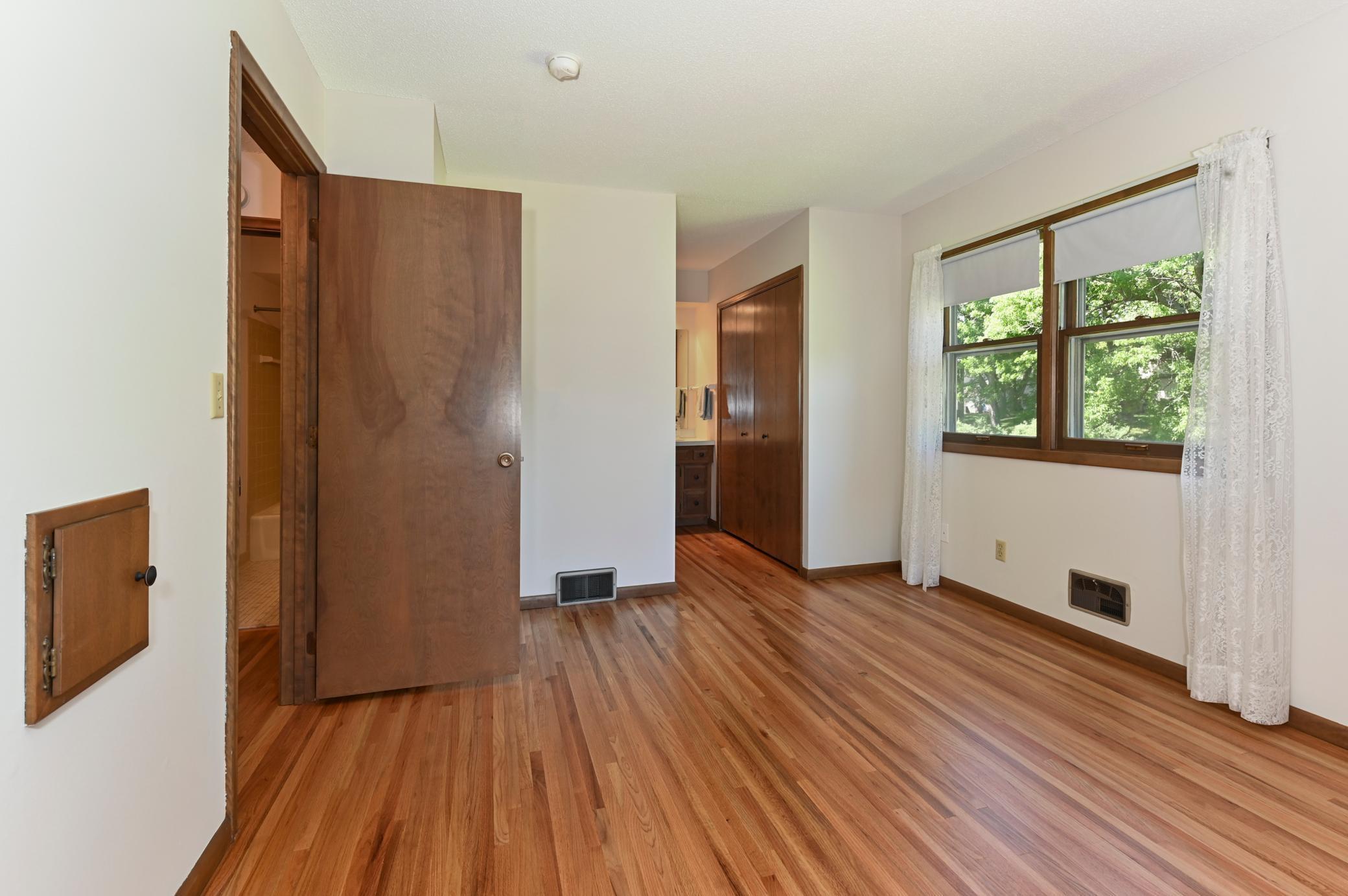 10032 Oxborough Road Bloomington, MN 55437 - Photo 19 of 39 Gallery Image 19