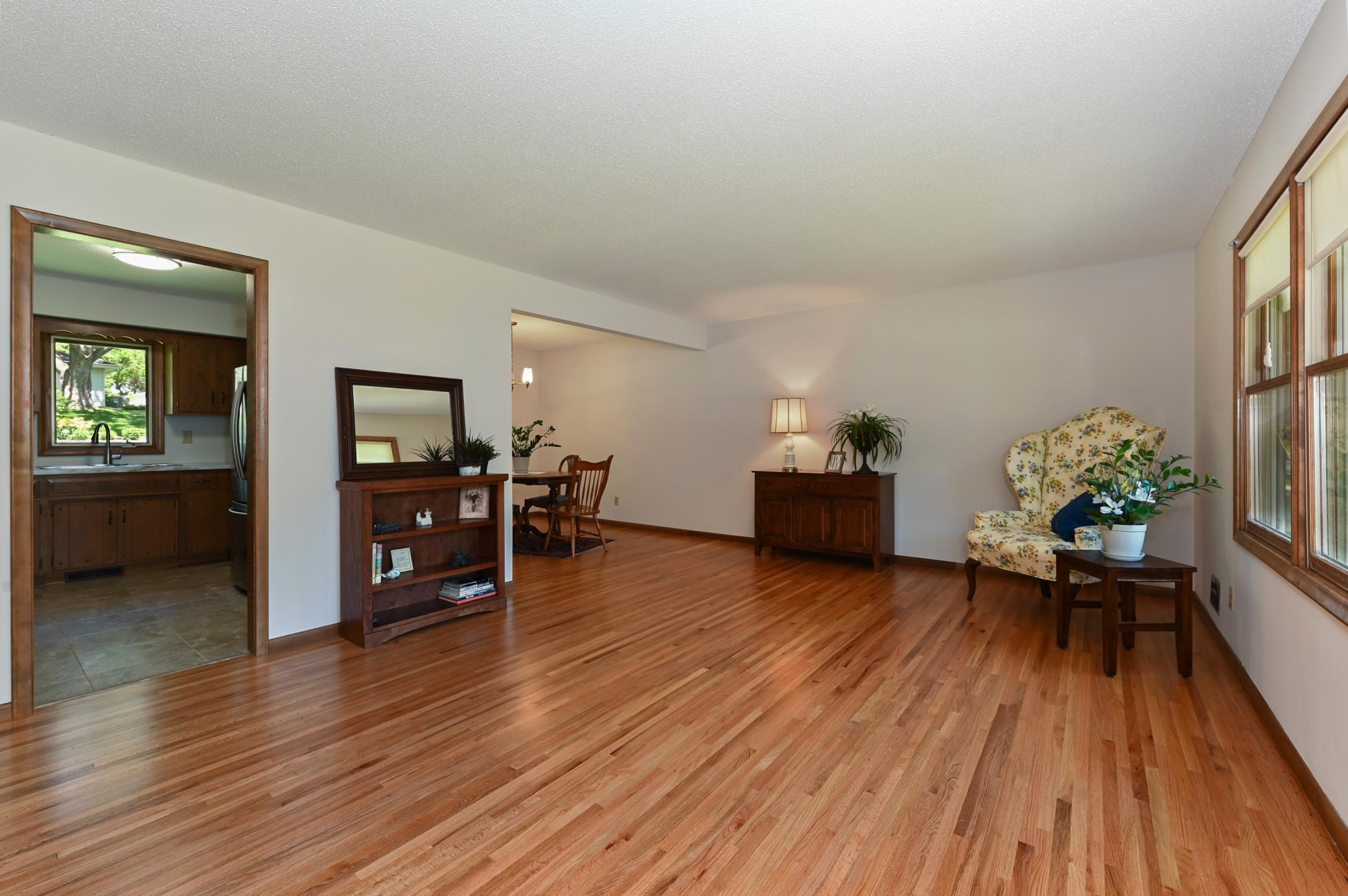 10032 Oxborough Road Bloomington, MN 55437 - Photo 6 of 39 Gallery Image 6
