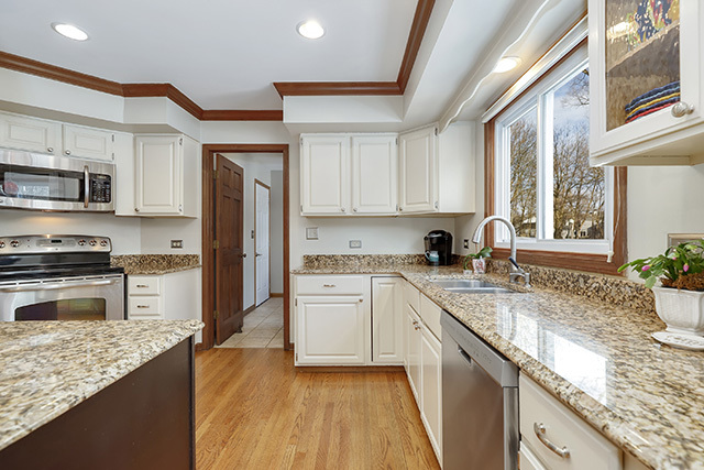 998 Plum Tree Road Fox River Grove, IL 60021 - Photo 18 of 52