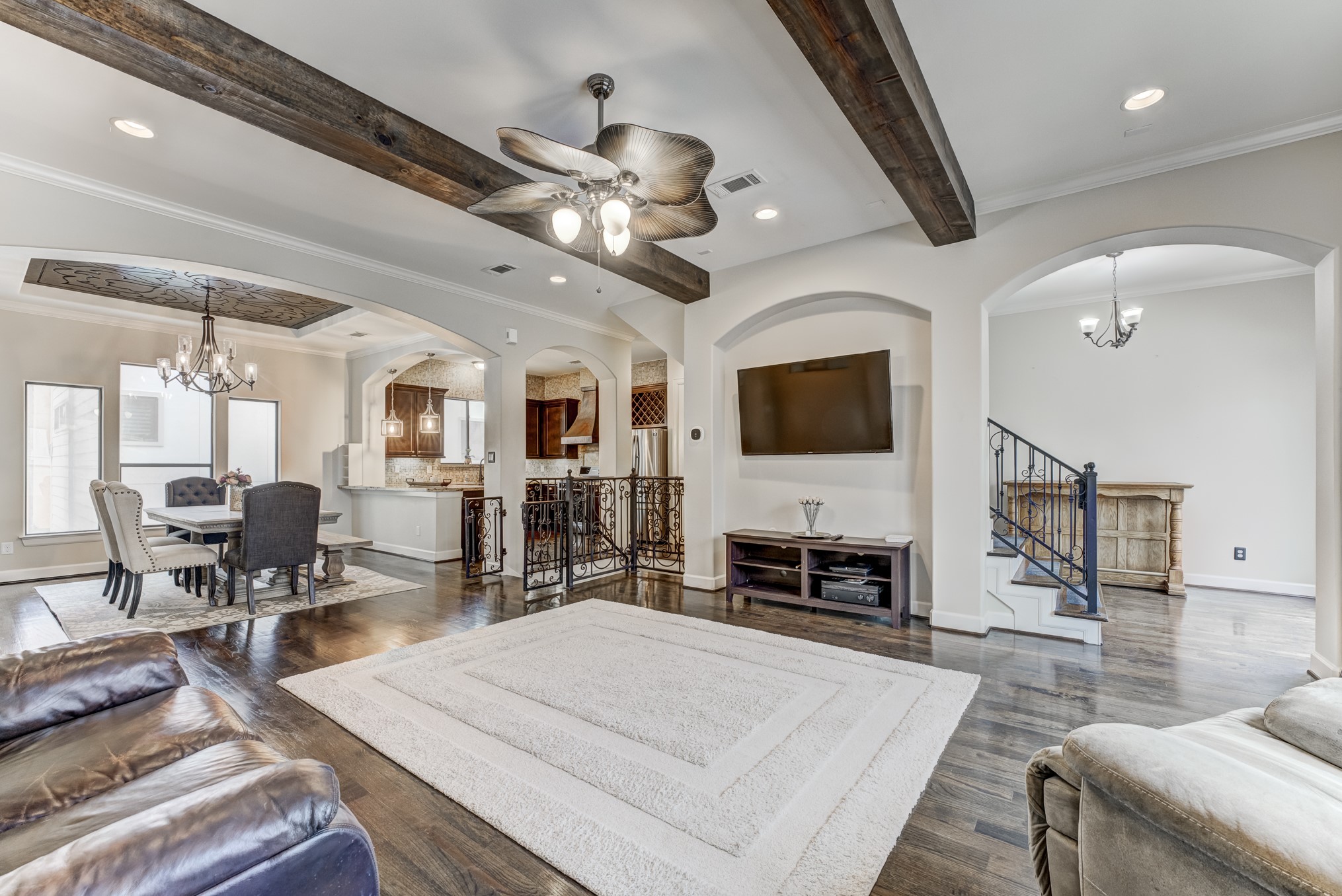2308 Couch Street Houston, TX 77008 - Photo 12 of 50 a living room with furniture and a flat screen tv