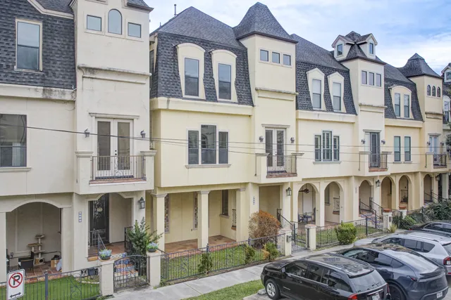 a car parked in front of a brick building