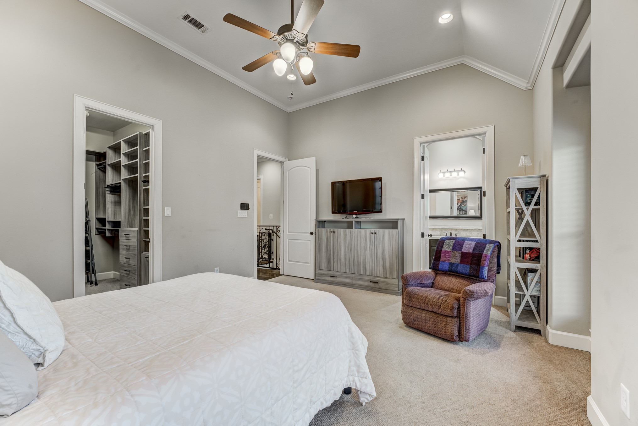 2308 Couch Street Houston, TX 77008 - Photo 29 of 50 a bedroom with furniture and a flat screen tv