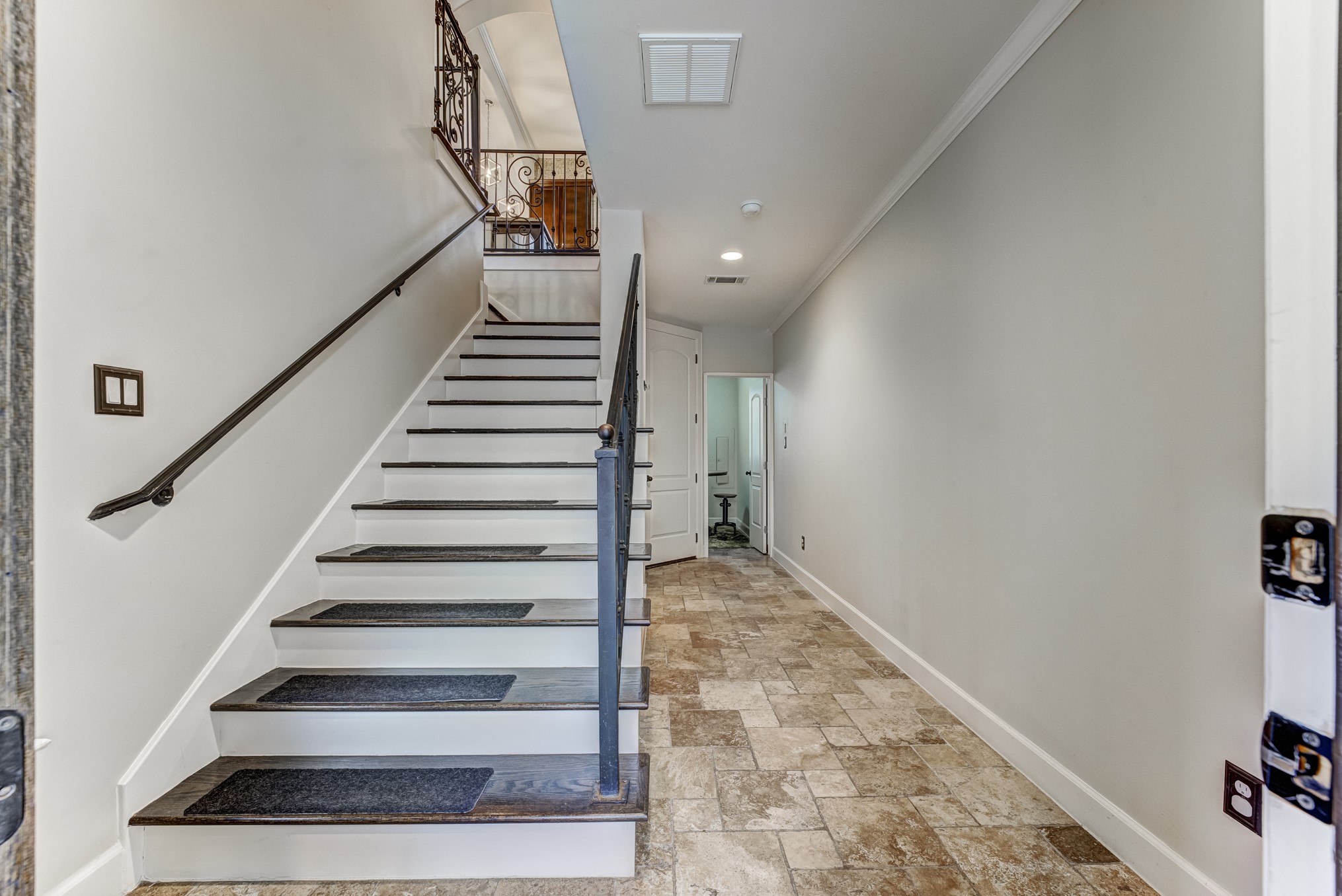 2308 Couch Street Houston, TX 77008 - Photo 8 of 50