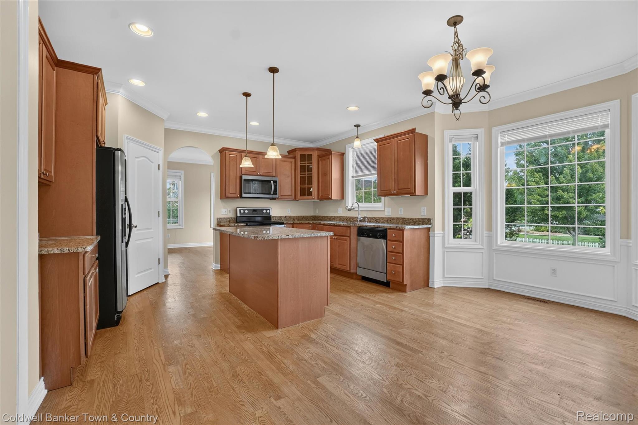 1725 Town Commons Drive Howell, MI 48855 - Photo 20 of 53 Kitchen featuring wood-finish flooring, recessed lighting, and a center island with pendant lighting