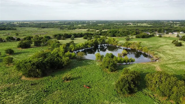 a view of a green field with lots of green space