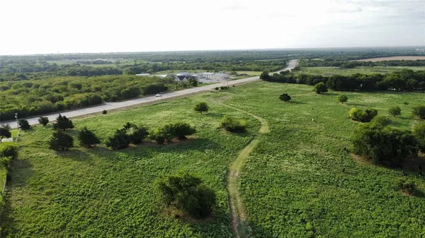 a view of a green field with lots of green space