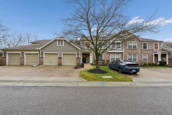 $174,900 | 2097 Clareglen Drive, Unit 102, Fort Mitchell, KY 41017