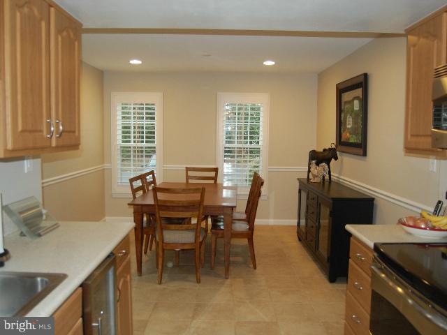 2180 Greenkeepers Court Reston, VA 20191 - Photo 14 of 25 Kitchen