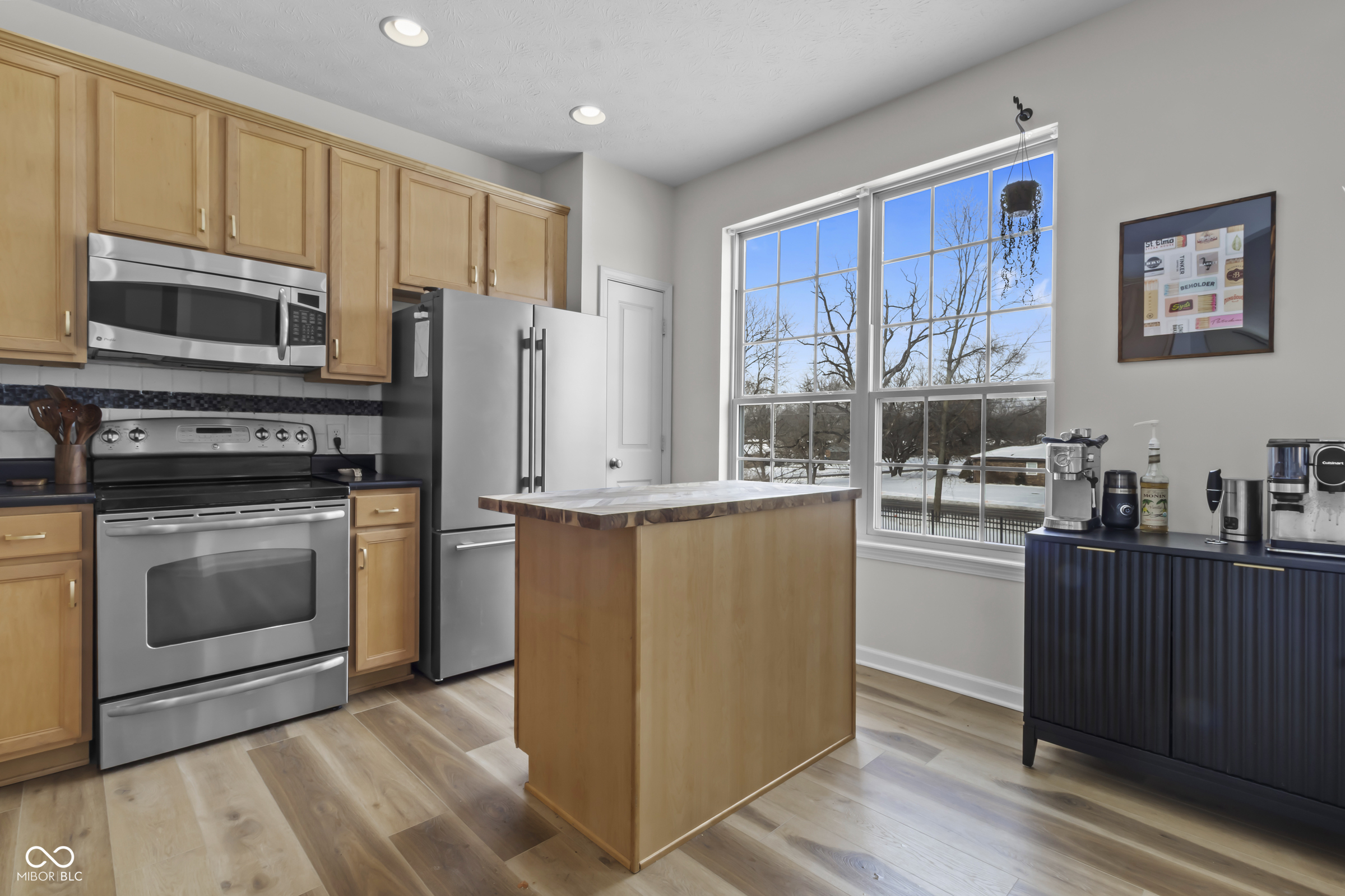 9010 Mercer Drive Fishers, IN 46038 - Photo 4 of 39