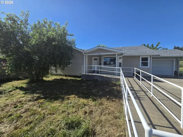 $269,500 | 863 West 1st Avenue, Sutherlin, OR 97479