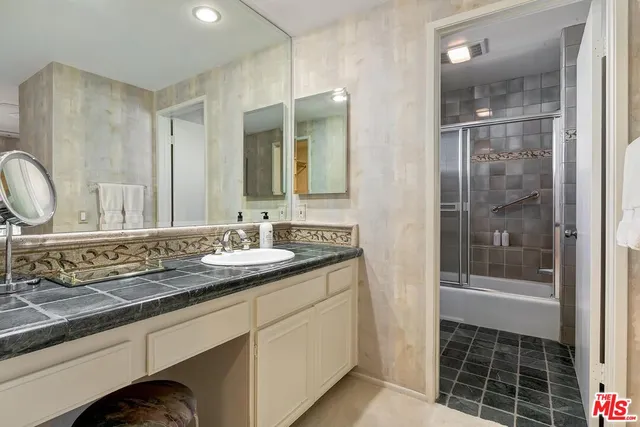 $950,000 | 17171 Palisades Circle, Pacific Palisades, CA 90272