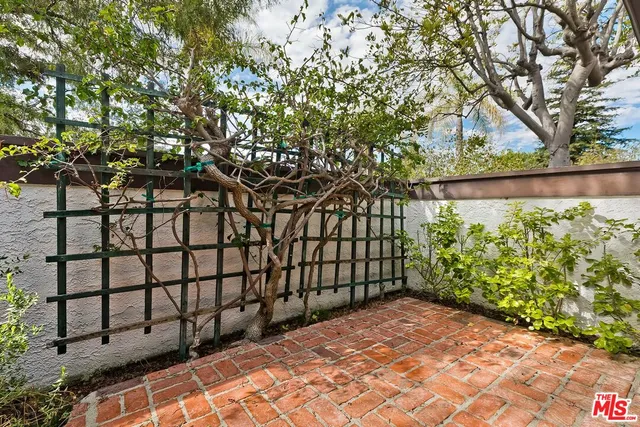 $950,000 | 17171 Palisades Circle, Pacific Palisades, CA 90272