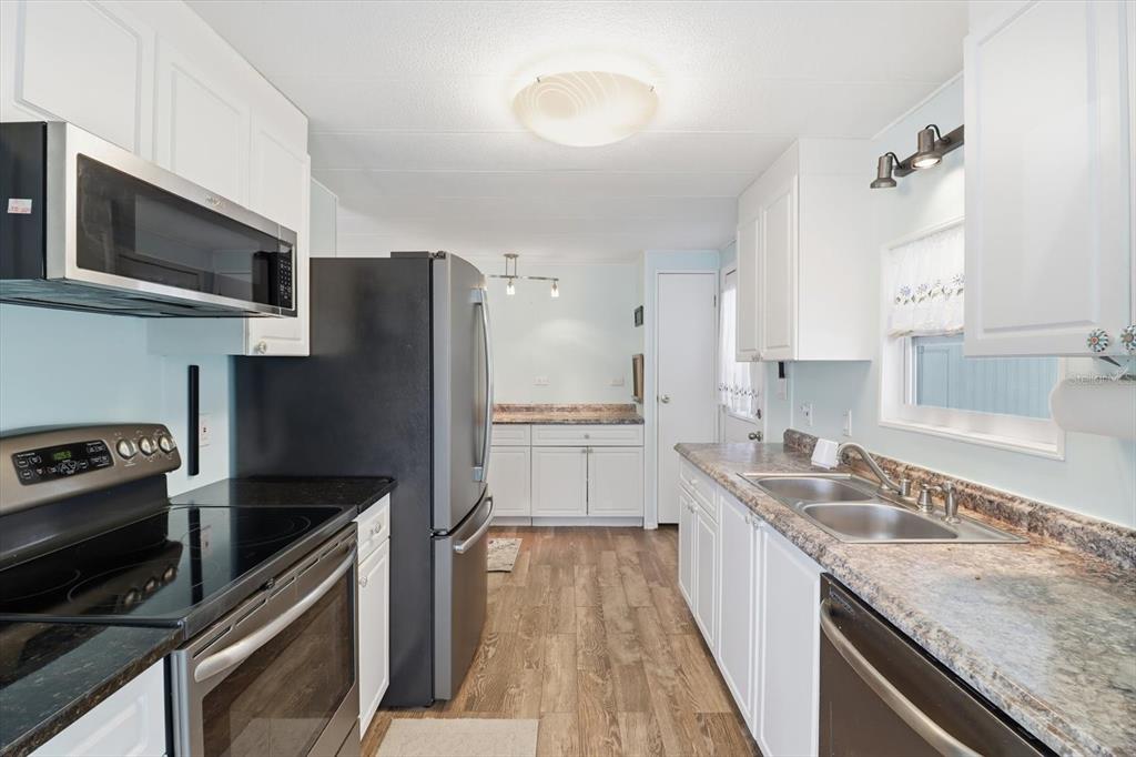 12021 Formosa Street Brooksville, FL 34613 - Photo 10 of 30