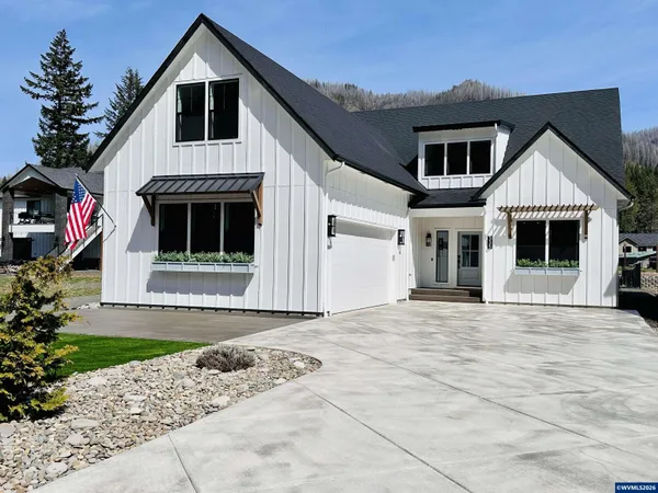 $1,075,000 | 335 Janice Court, Detroit, OR 97342