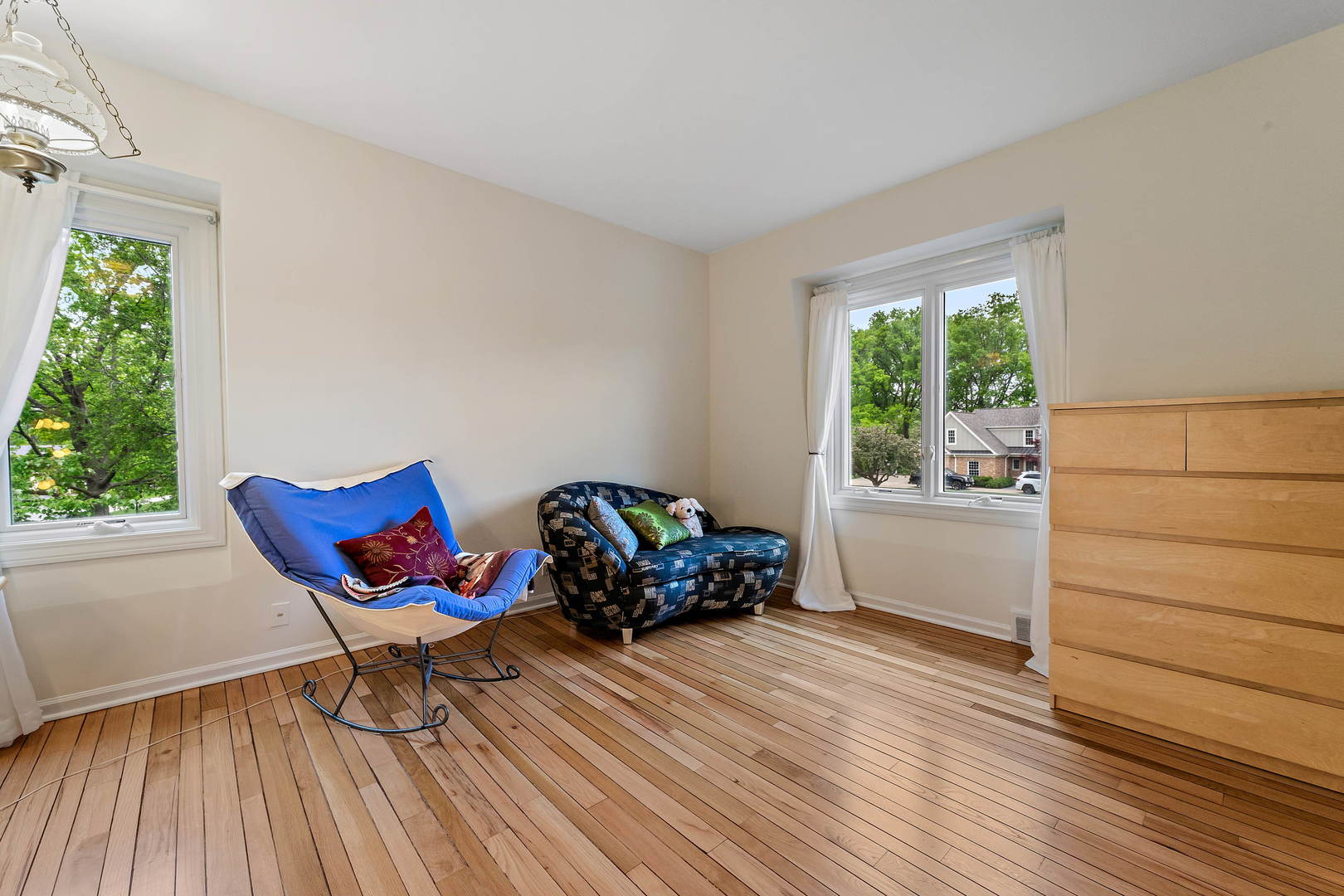 9 Hampton Drive Oak Brook, IL 60523 - Photo 16 of 27 a living room with furniture and a wooden floor