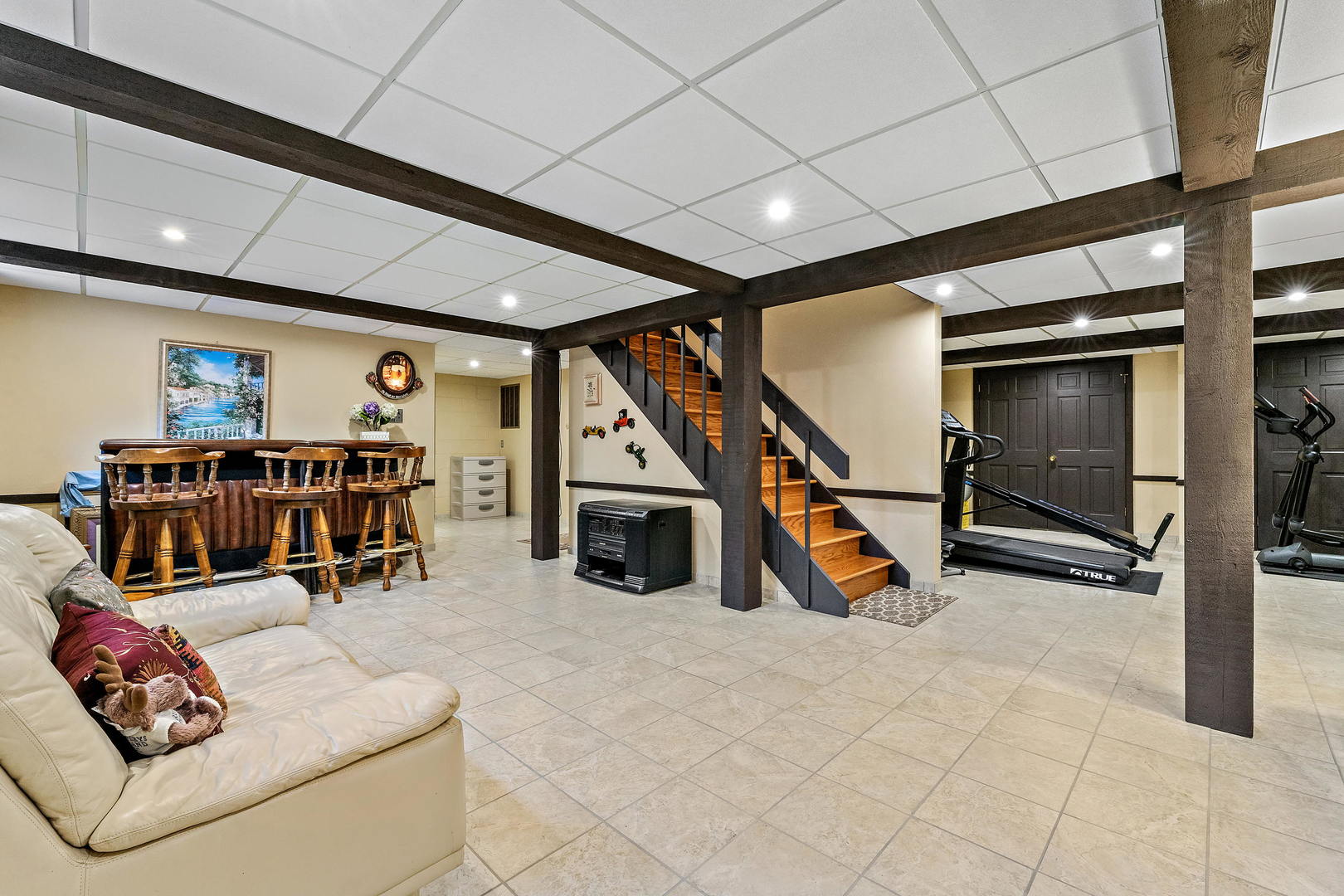 9 Hampton Drive Oak Brook, IL 60523 - Photo 18 of 27 a living room with lots of furniture and white walls