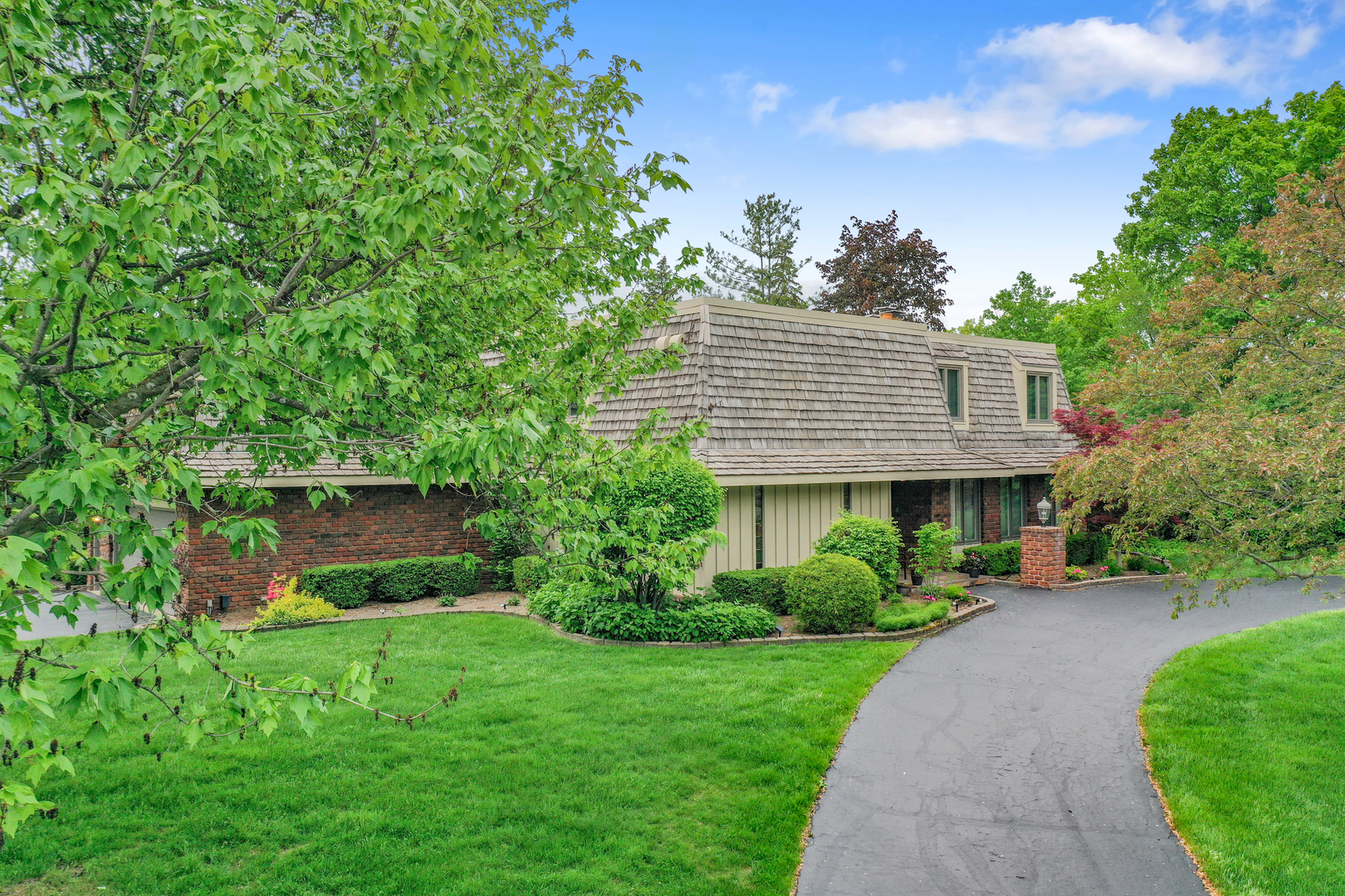 9 Hampton Drive Oak Brook, IL 60523 - Photo 23 of 27 a house view with a garden space