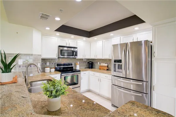 $3,900 | 28044 Cavendish Court, Unit 5802, Bonita Springs, FL 34135