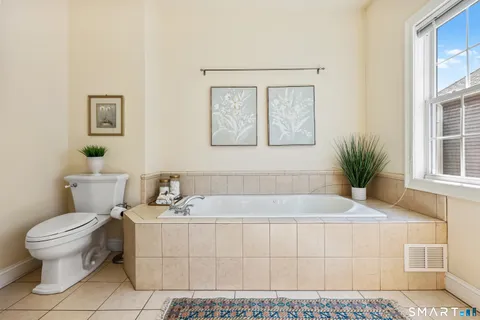 $725,000 | 55 Spice Bush Lane, Unit 55, Milford, CT 06461