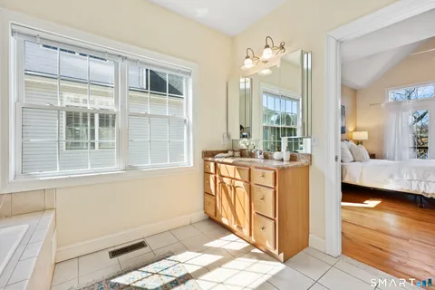 $725,000 | 55 Spice Bush Lane, Unit 55, Milford, CT 06461