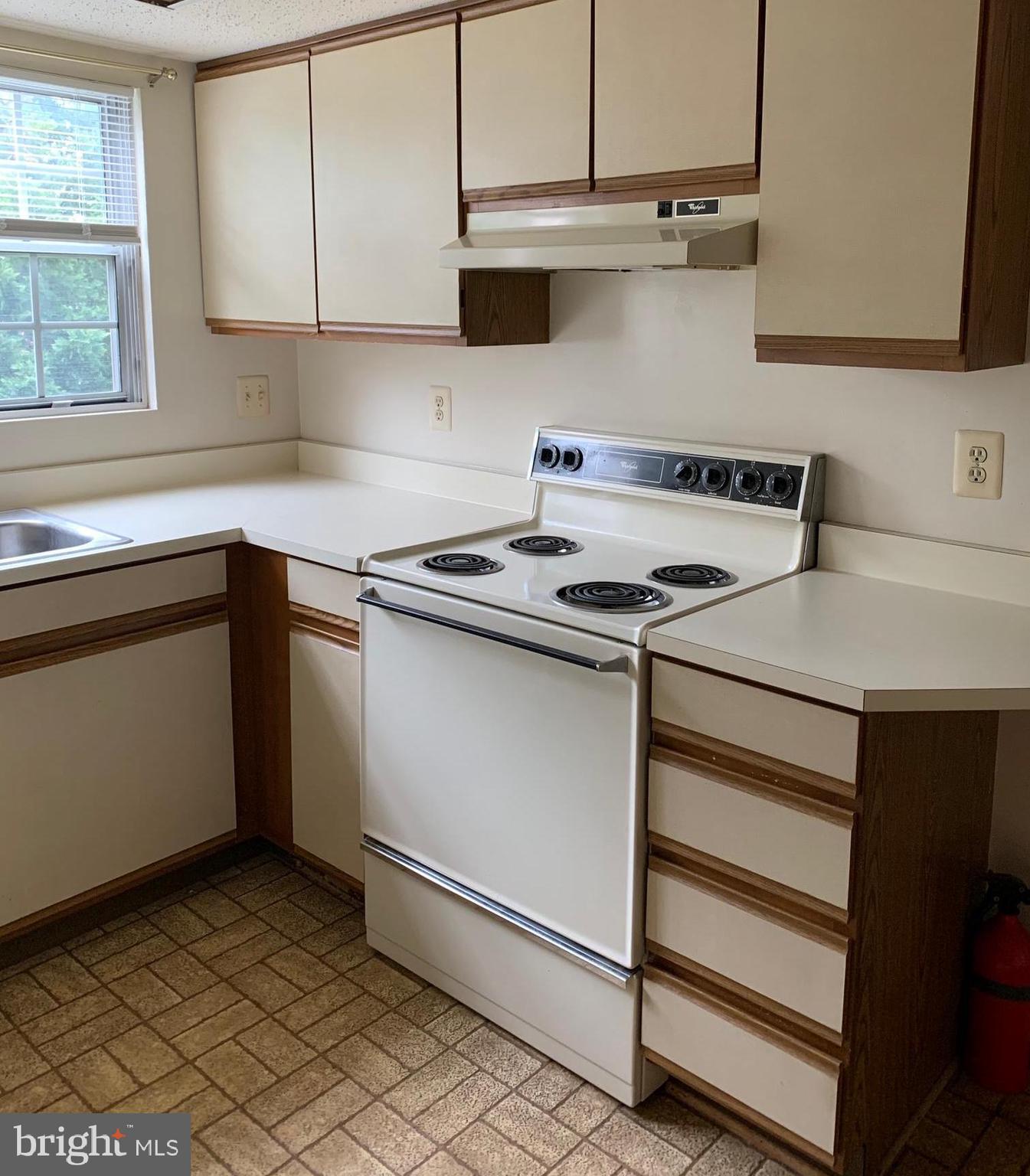 119 Fort Evans Road Southeast, Unit C Leesburg, VA 20175 - Photo 14 of 18 Kitchen