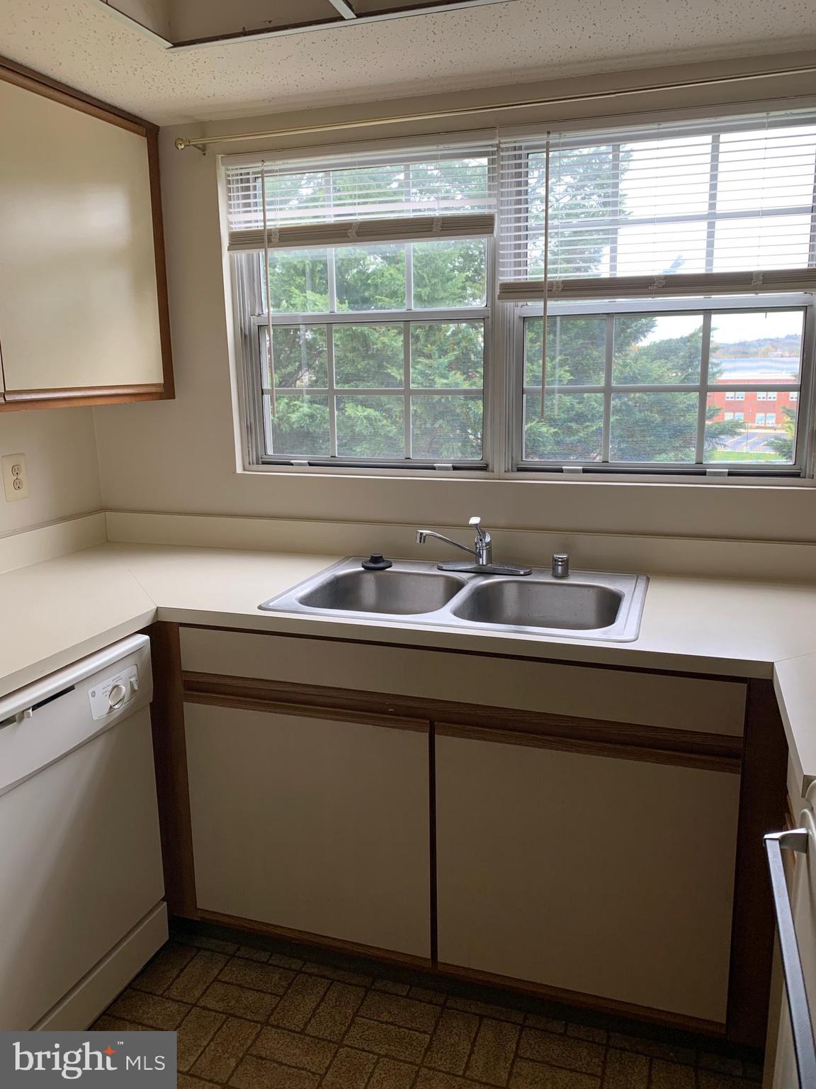 119 Fort Evans Road Southeast, Unit C Leesburg, VA 20175 - Photo 15 of 18 kitchen