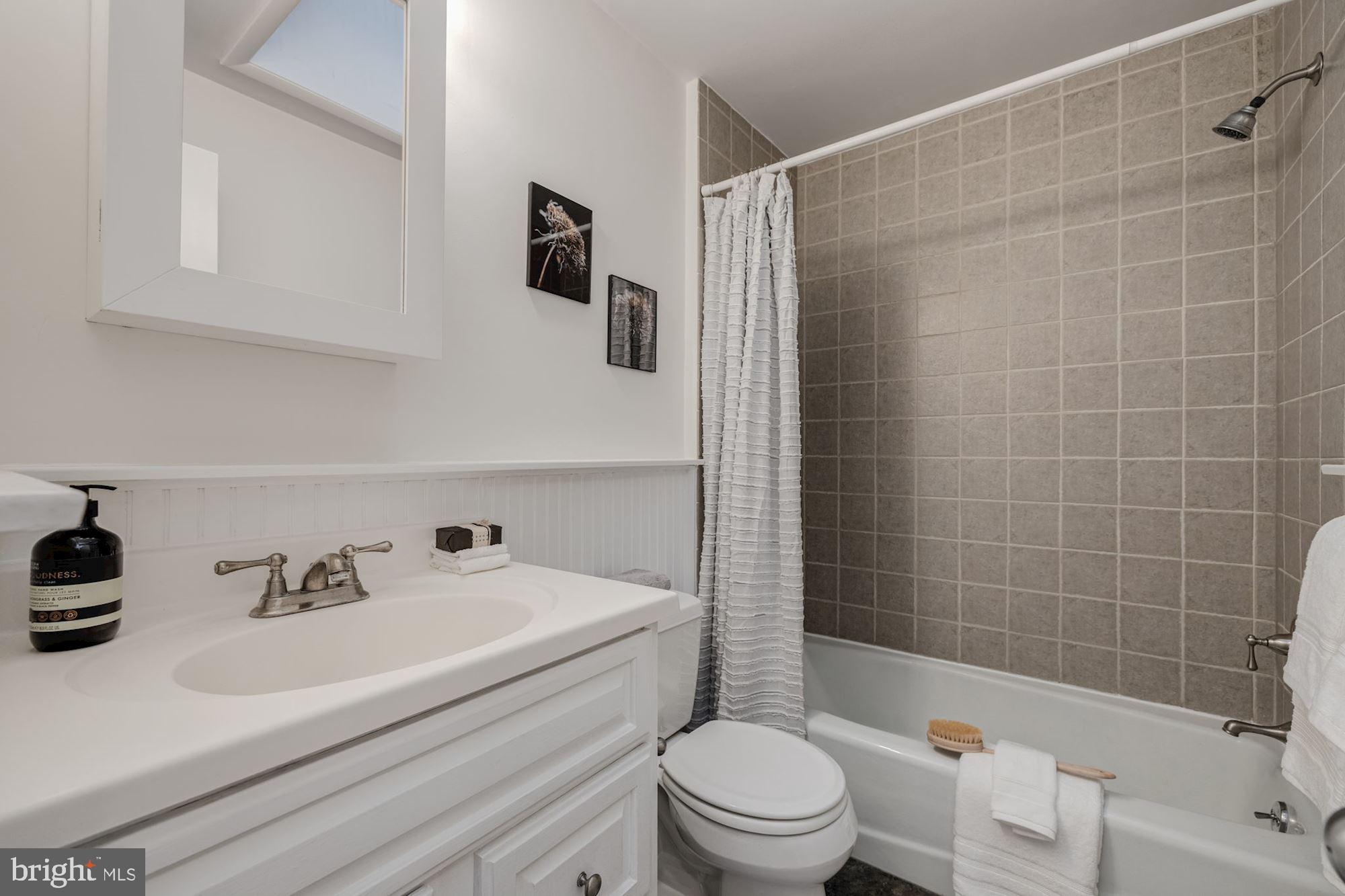 14 14th Street Southeast Washington, DC 20003 - Photo 8 of 12 Bathroom
