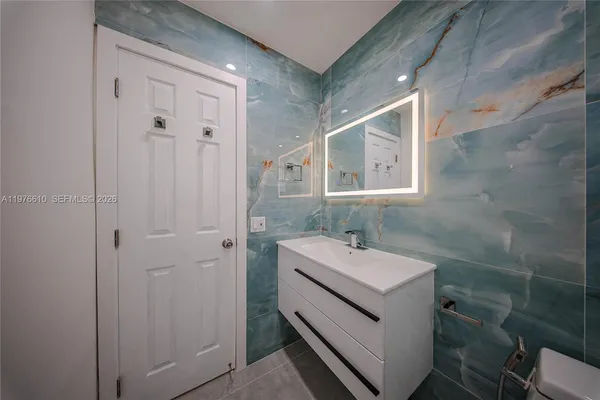 $260,000 | 2458 Polk Street, Unit 201, Hollywood, FL 33020
