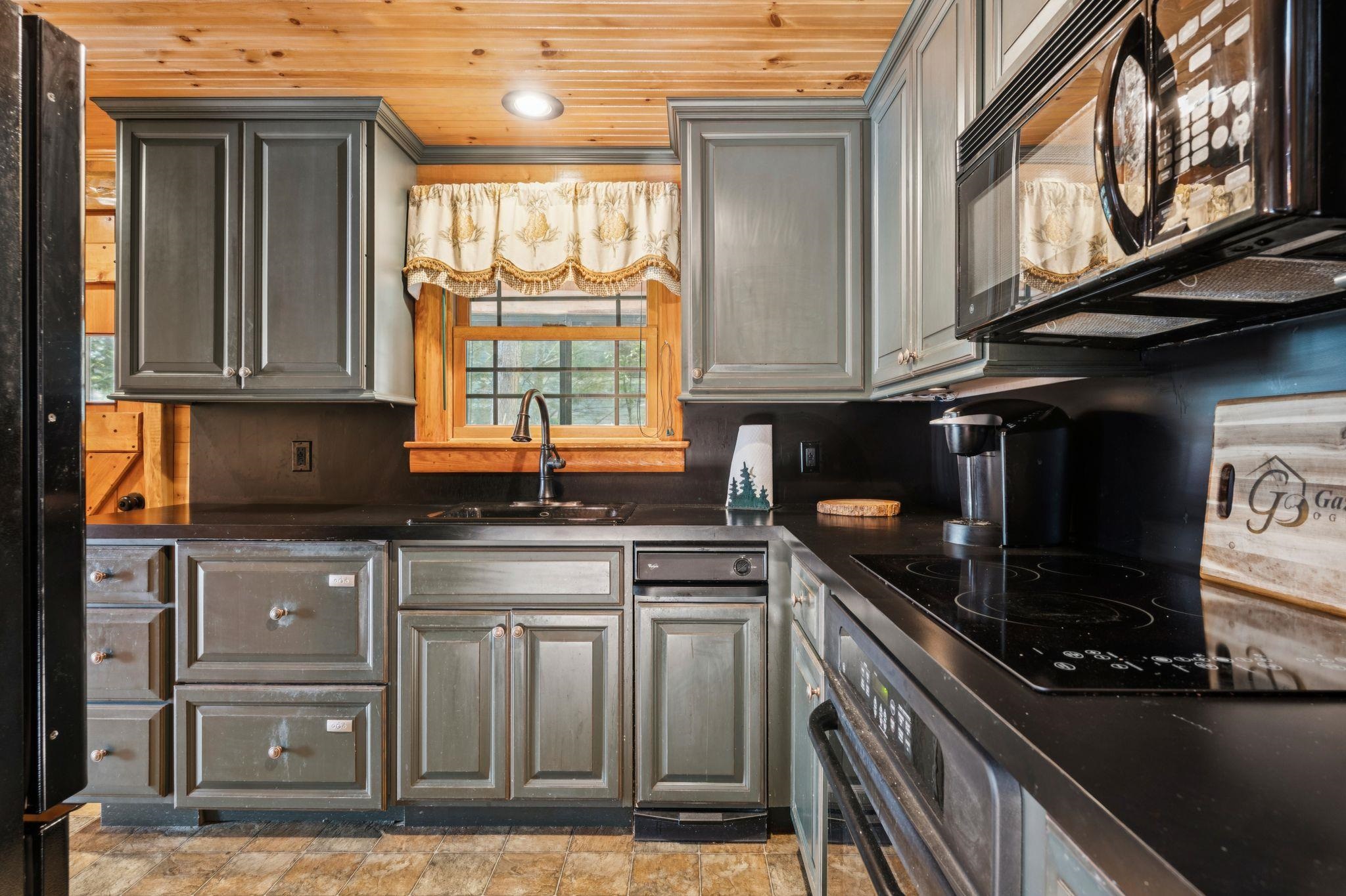 122 Broadside Road Wolfeboro, NH 03894 - Photo 12 of 34