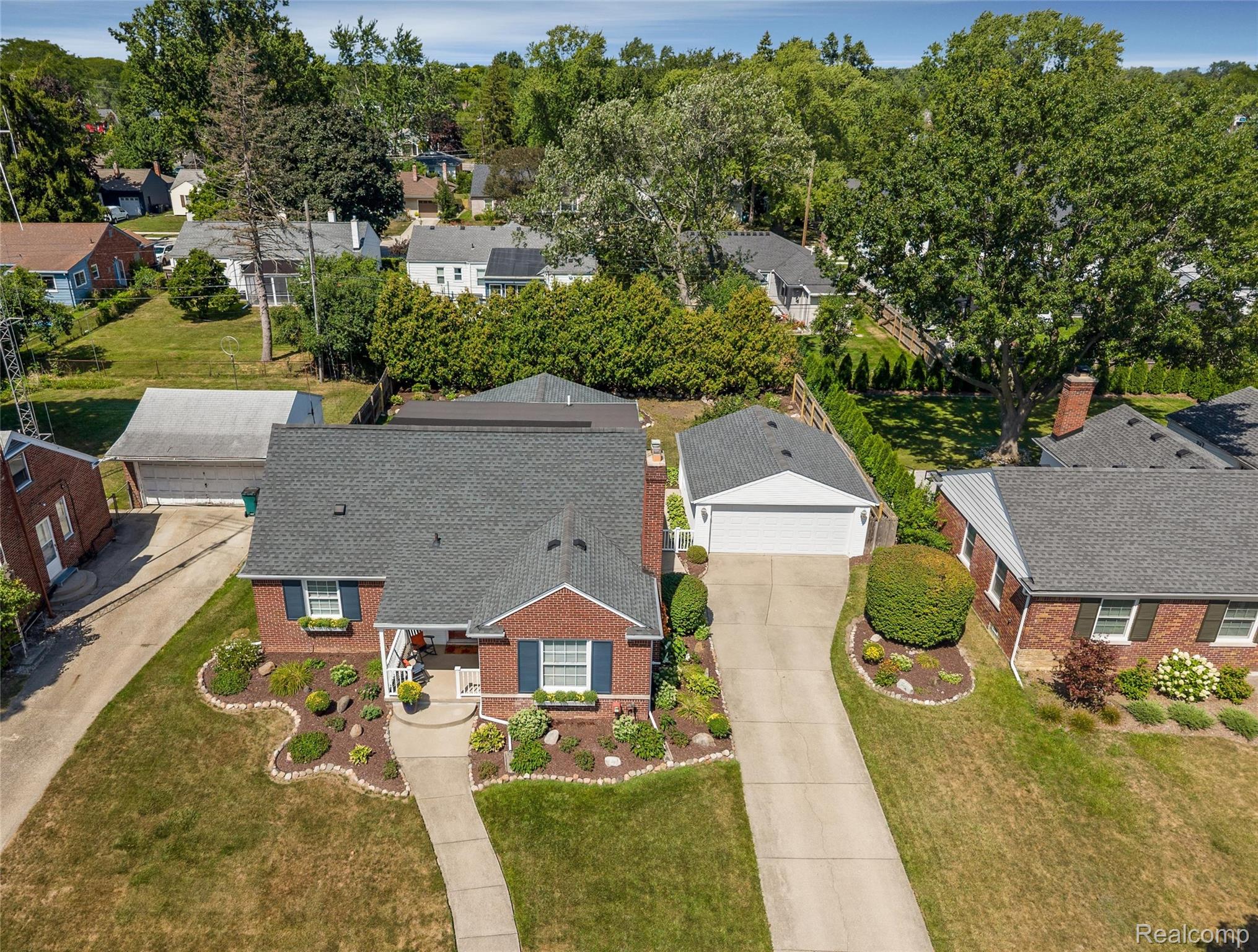 4444 Samoset Road Royal Oak, MI 48073 - Photo 28 of 36 38-4444 Samoset Royal Oak 0037.jpg