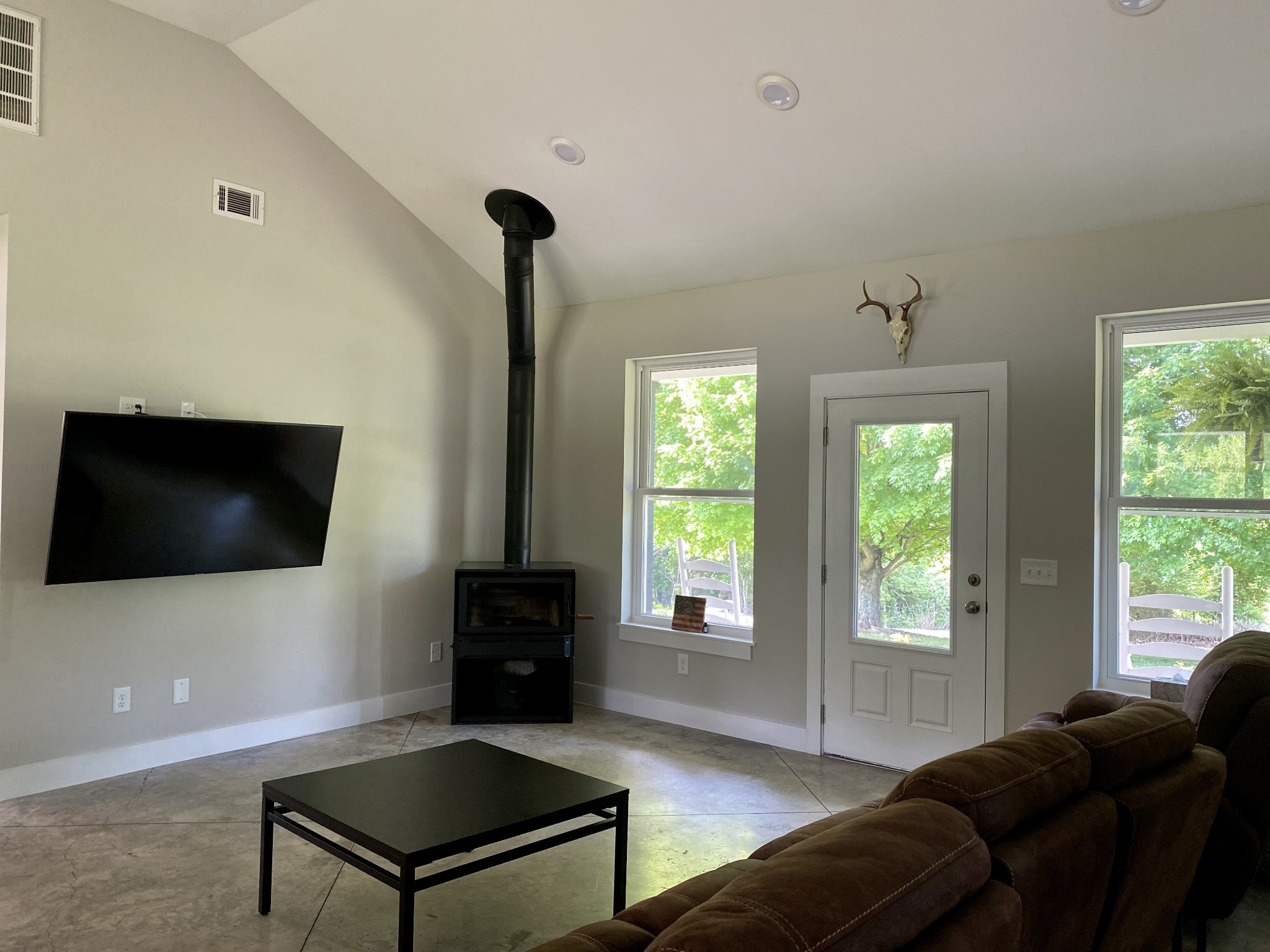 201 B Roberts Road Portland, TN 37148 - Photo 11 of 11 a living room with furniture and a flat screen tv