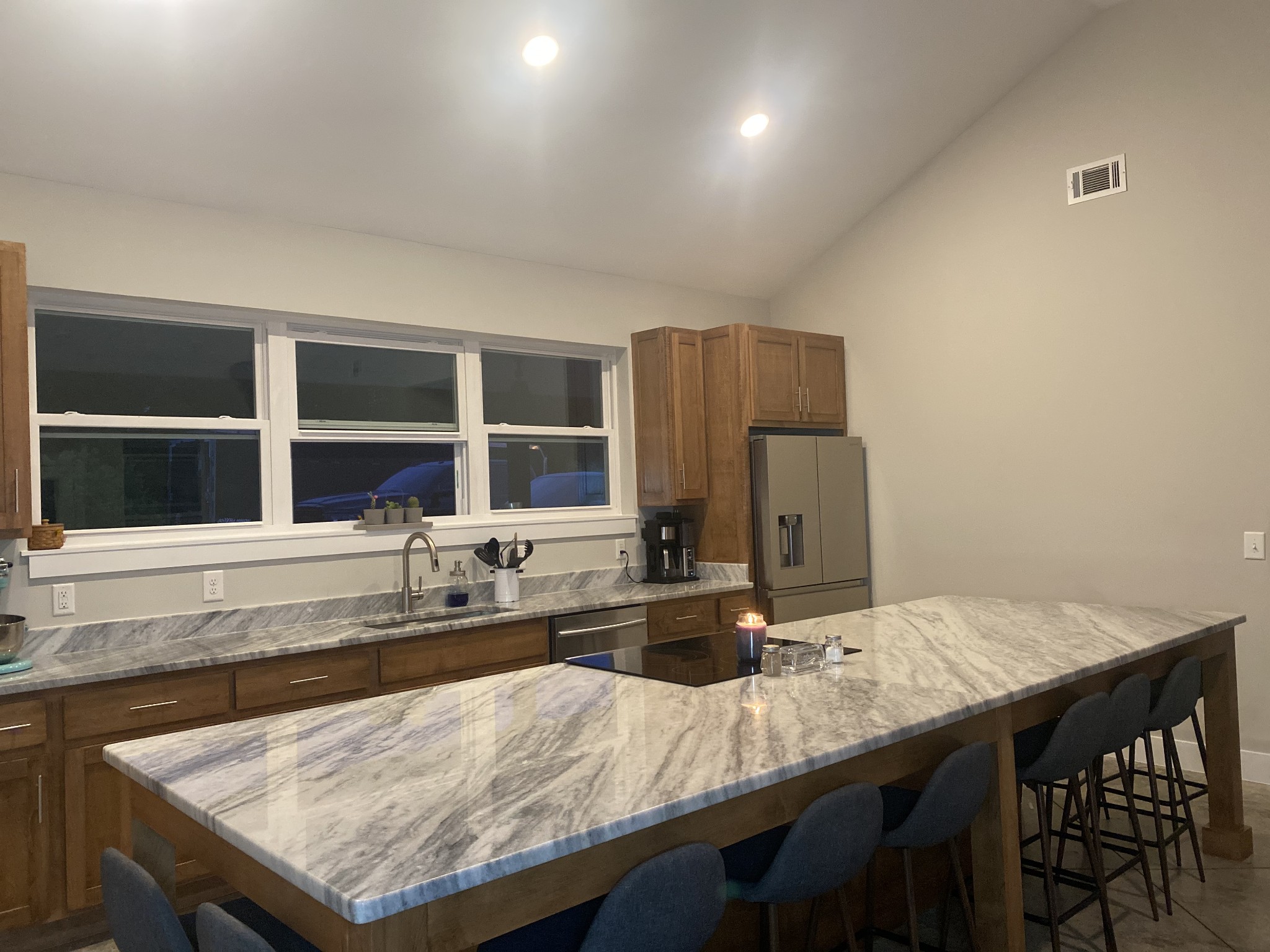 201 B Roberts Road Portland, TN 37148 - Photo 3 of 11 a kitchen with granite countertop a table and chairs in it