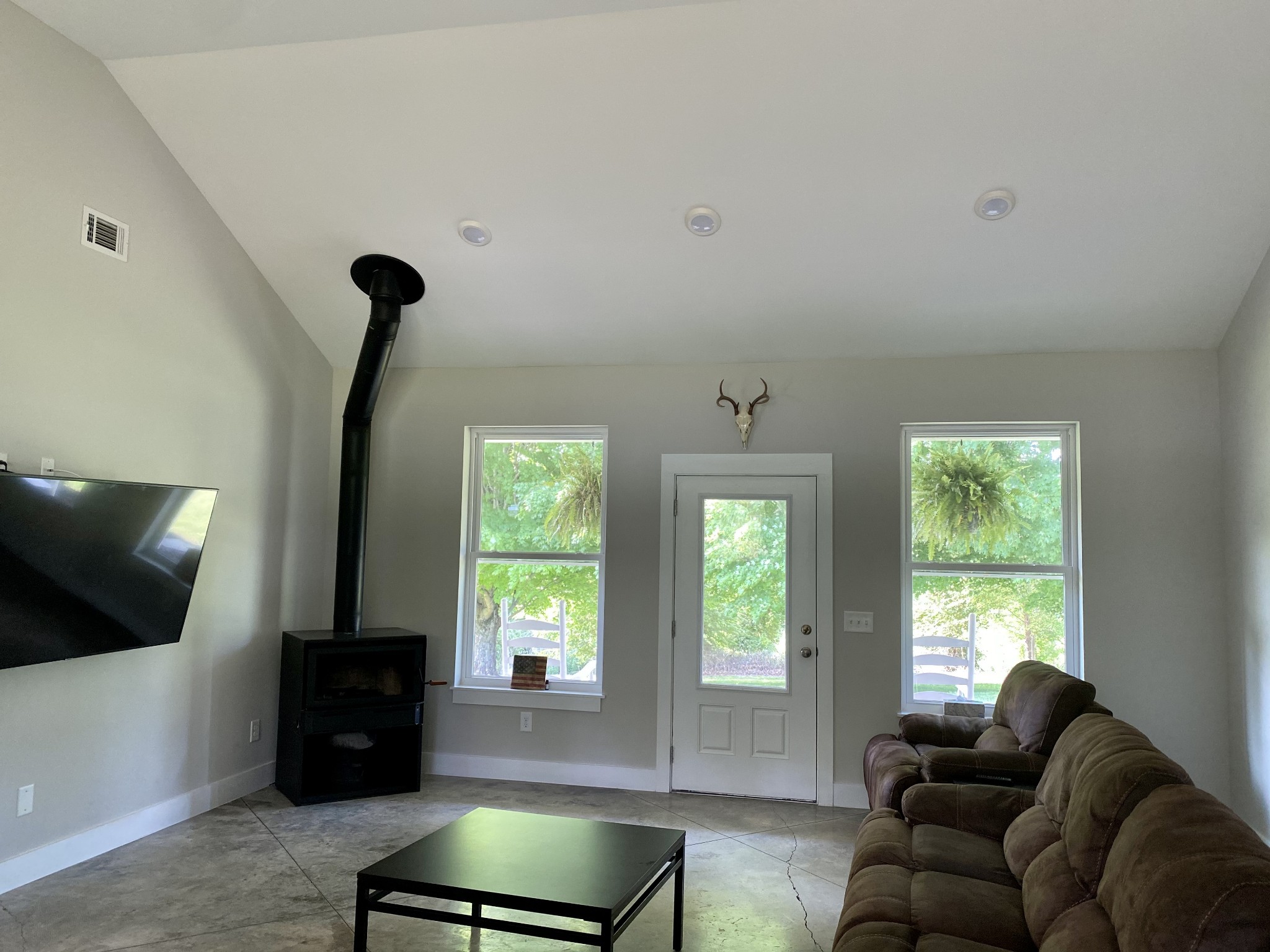 201 B Roberts Road Portland, TN 37148 - Photo 10 of 11 a living room with furniture and a flat screen tv